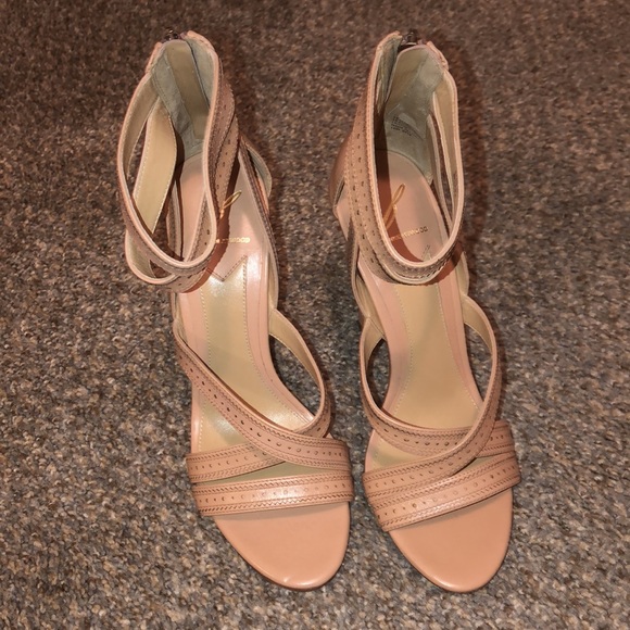 Brain Atwood heels. 8 - Picture 2 of 6